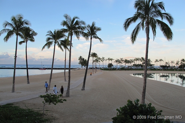 20091101_065403  G11.jpg - Lagoon, Hilton Hawaiin Village, Honolulu, Hawaii